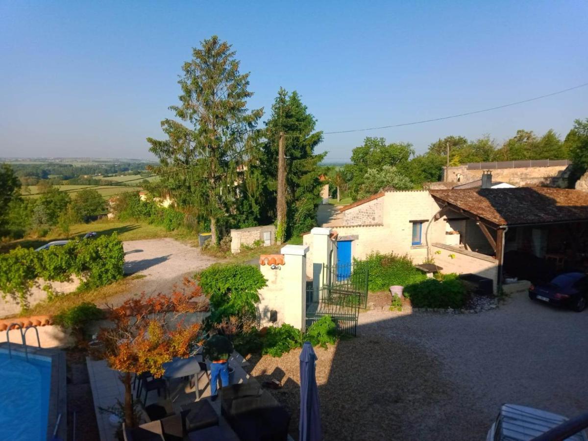 Manoir Le Cristal " Les Entrees Du Futuroscope A Petit Prix Bed & Breakfast Beaumont  Dış mekan fotoğraf